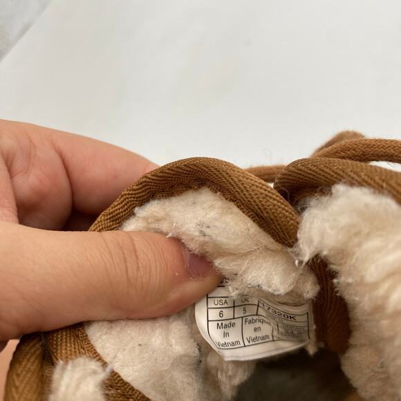 UGG Neumel lace up ankle boots in chestnut - Picture 8 of 9